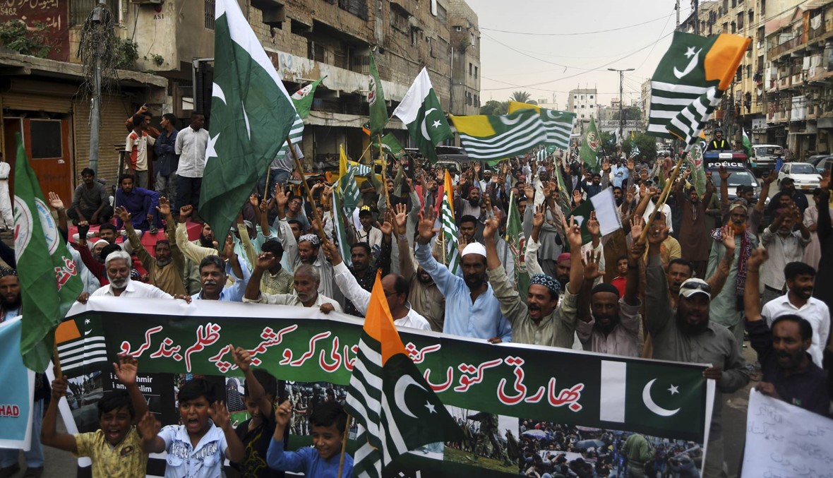 آلاف الباكستانيّين تظاهروا ضدّ الهند: خان تعهّد "النّضال من أجل كشمير حتّى تحريرها"