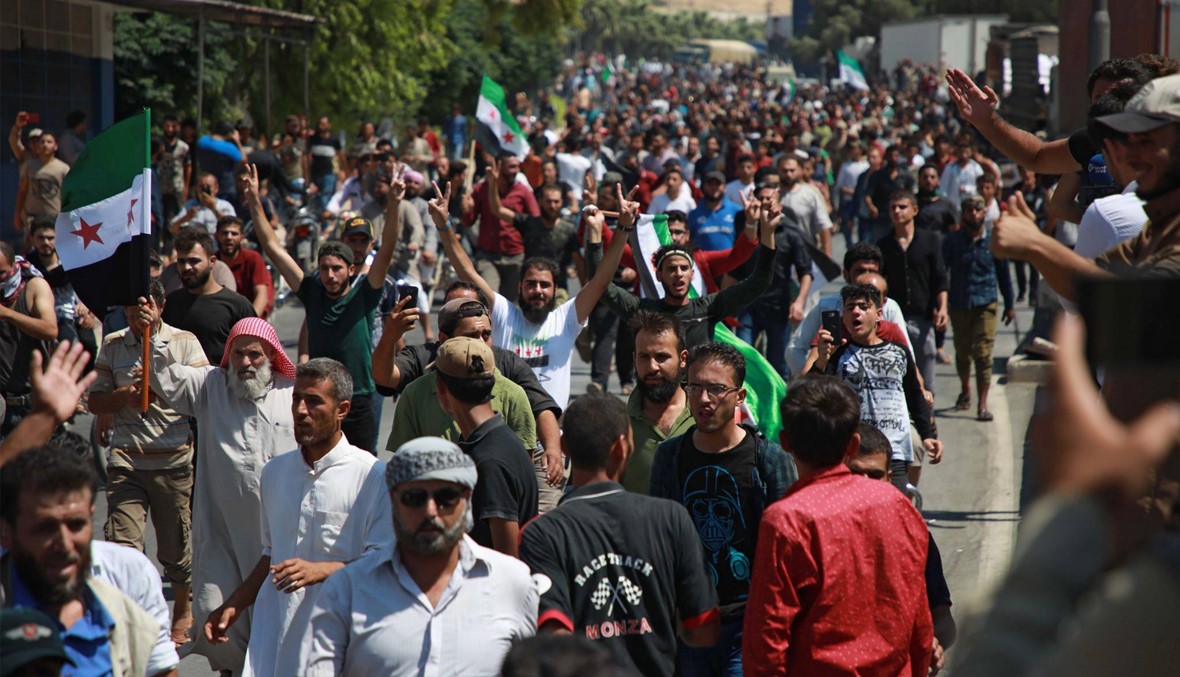 مئات السوريّين تظاهروا عند معبر باب الهوى: القوّات التركيّة أطلقت الغاز المسيل للدموع