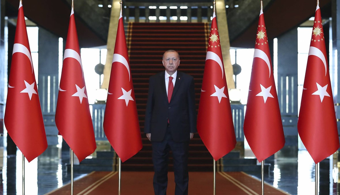 إردوغان يتوعّد بشن عملية في سوريا "إذا لم تسيطر تركيا على المنطقة الآمنة"