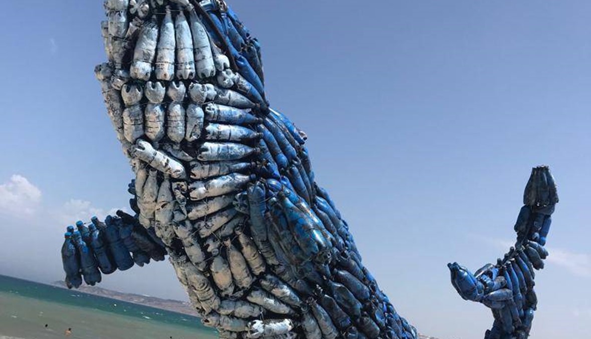 عمل فنّي ضخم على شكل حوت في المغرب... رسالة إلى العالم لحماية محيطاتنا (فيديو)