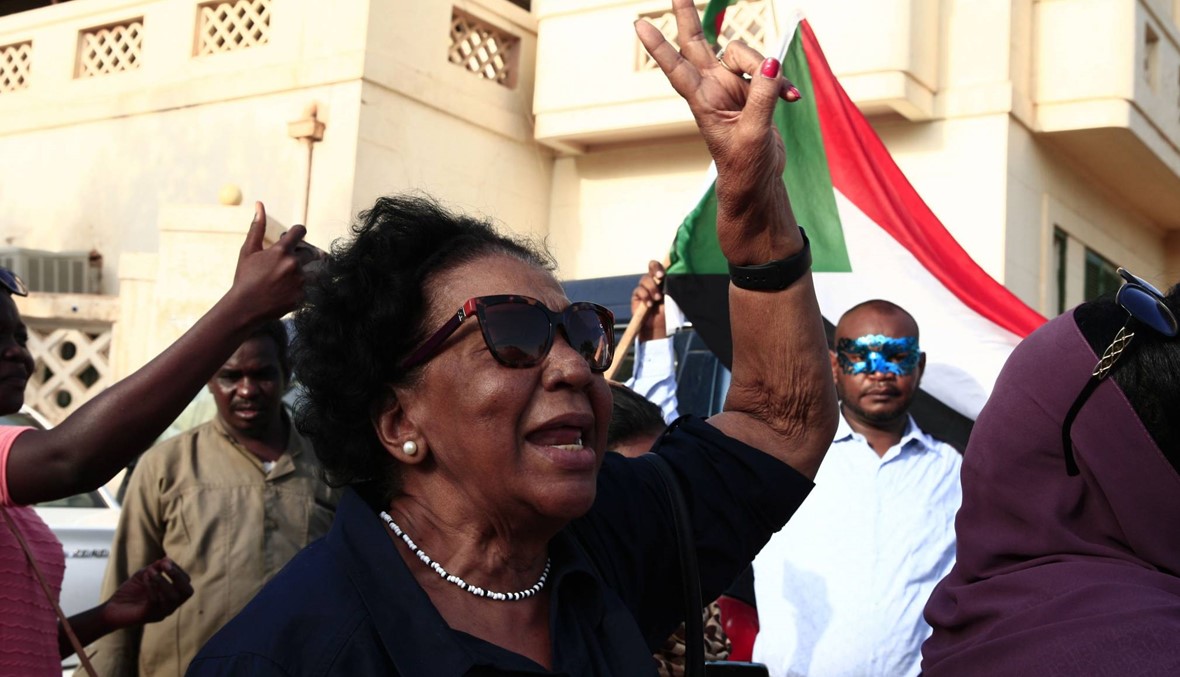 حكومة السودان الجديدة: 14 عضواً وامرأة تتولّى وزارة الداخلية