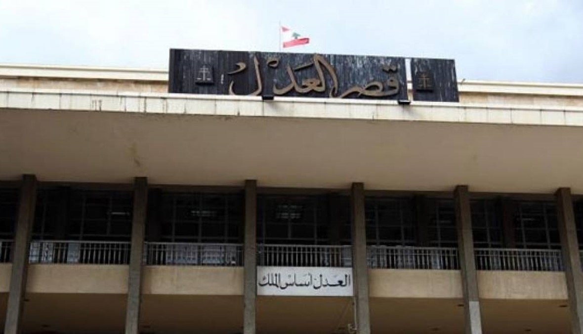 مواطنٌ يحرق نفسه أمام قصر العدل في بيروت.. "أعطوني الدواء"