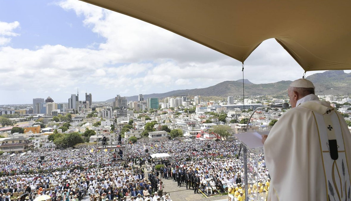البابا فرنسيس في جزيرة موريشيوس: هتافات فرح، وقداس جمع آلافاً