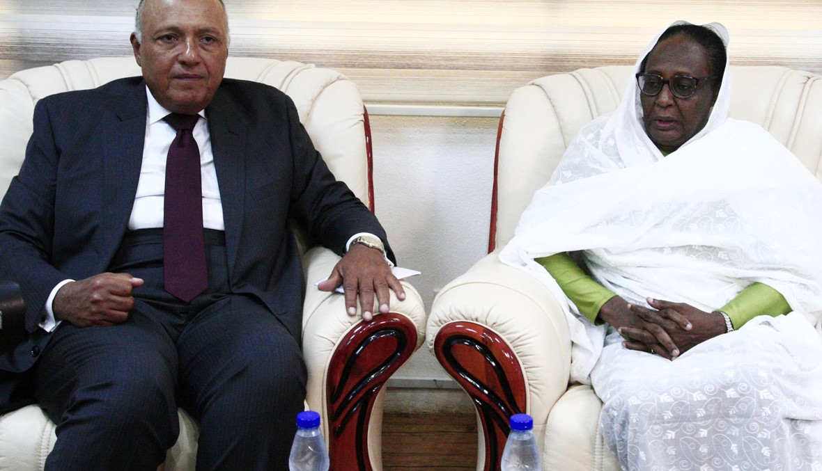 شكري من الخرطوم: مصر "تدعم رفع اسم السودان من قائمة الدول الراعية للإرهاب"