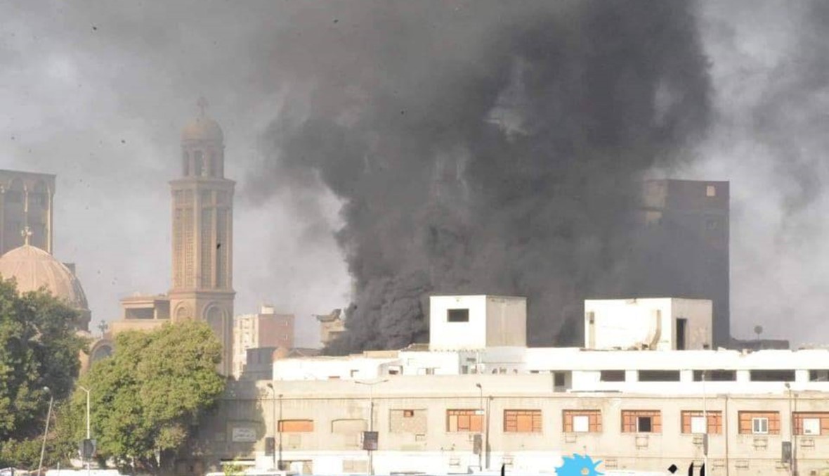 اللغز مستمر... حريق جديد يضرب المنطقة التجارية في وسط القاهرة (صور)