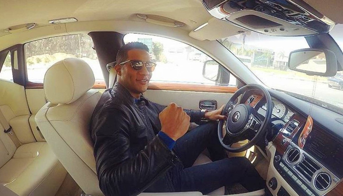 محمد رمضان يواصل استعراض سياراته الفارهة (فيديو)