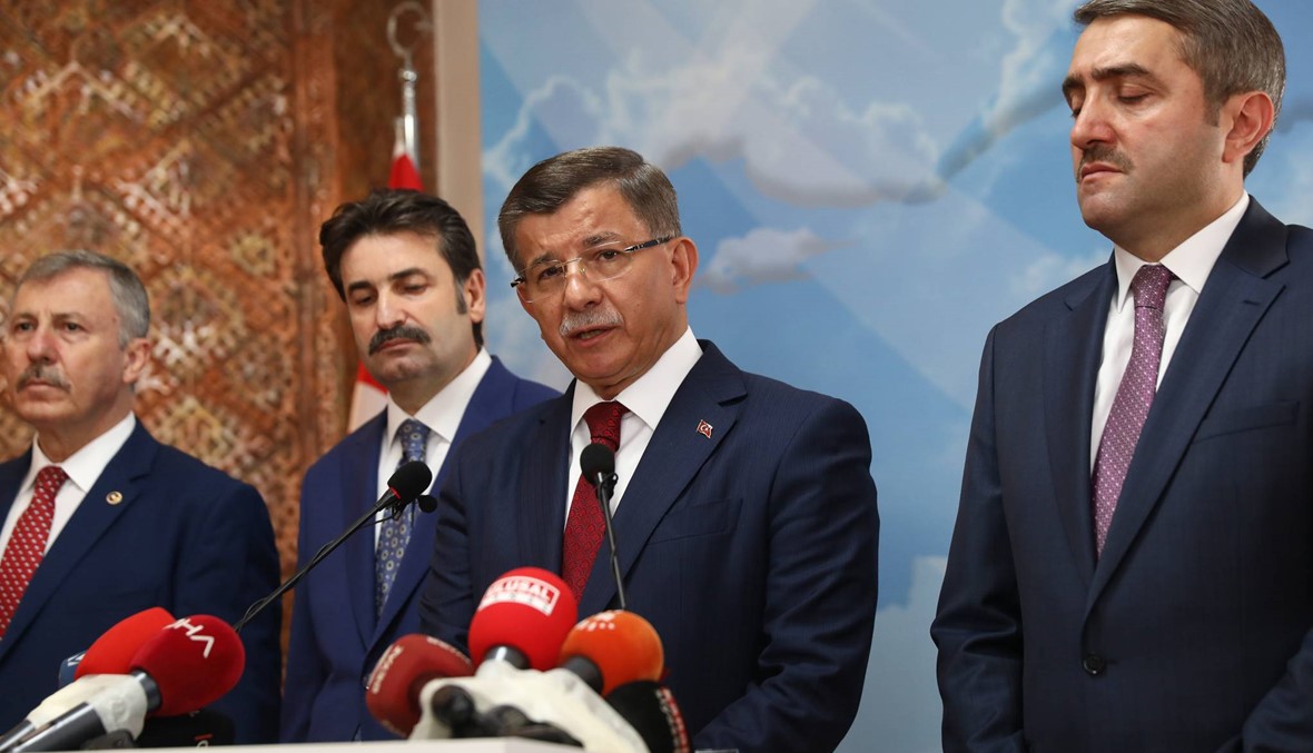 تركيا: داود أوغلو يستقيل من "العدالة والتنمية"... "مسؤوليتنا إنشاء حزب جديد"