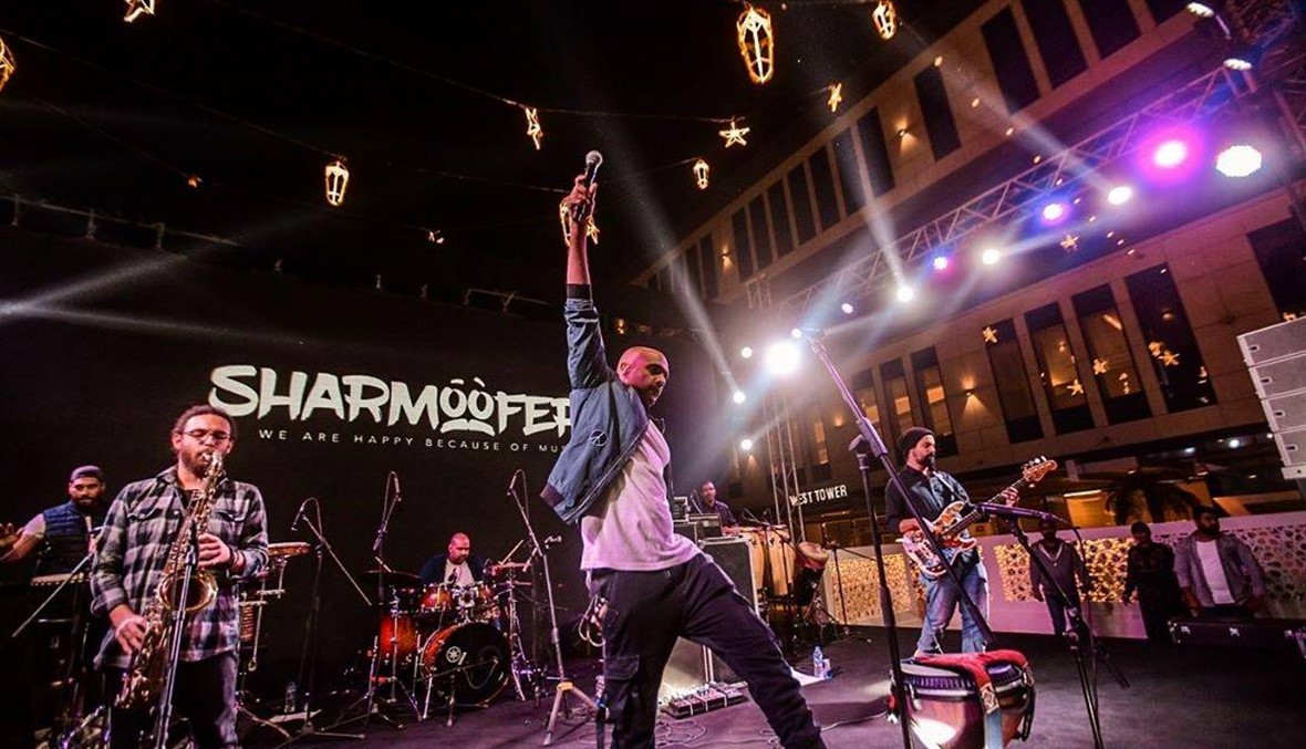"شارموفرز" تخطو نحو العالمية كأفضل فرقة غنائية عربية