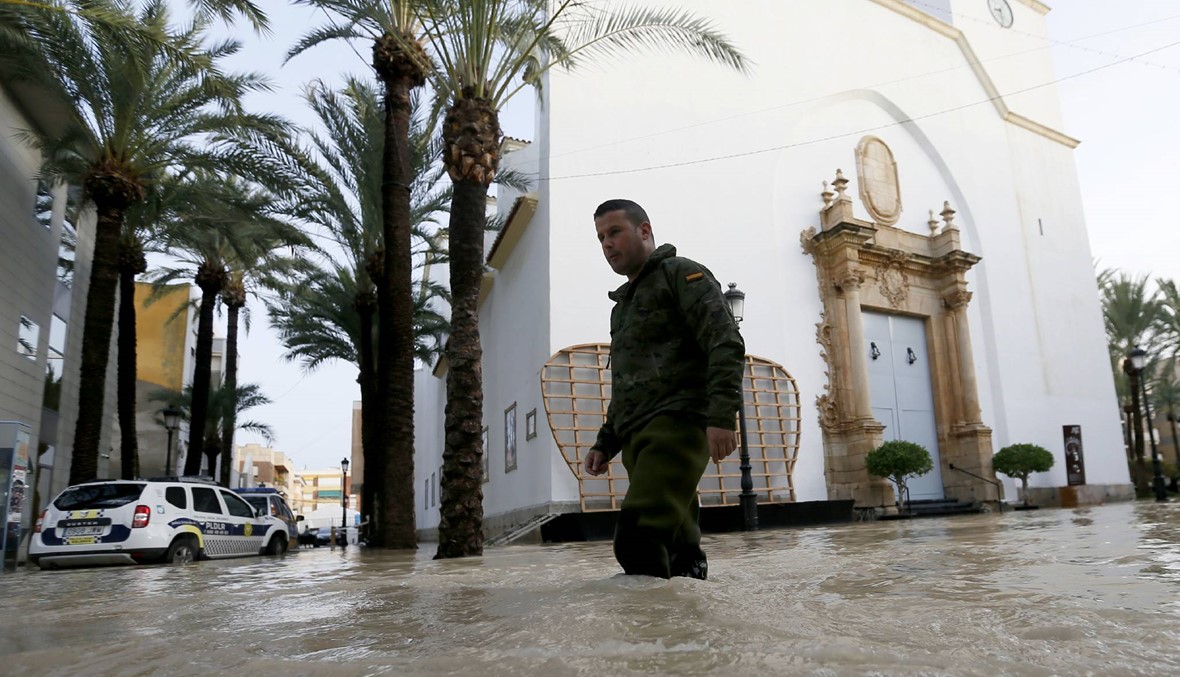 "كارثة" الفيضانات في إسبانيا: إجلاء مئات إضافيّين، و"عواقب اقتصاديّة خطيرة"