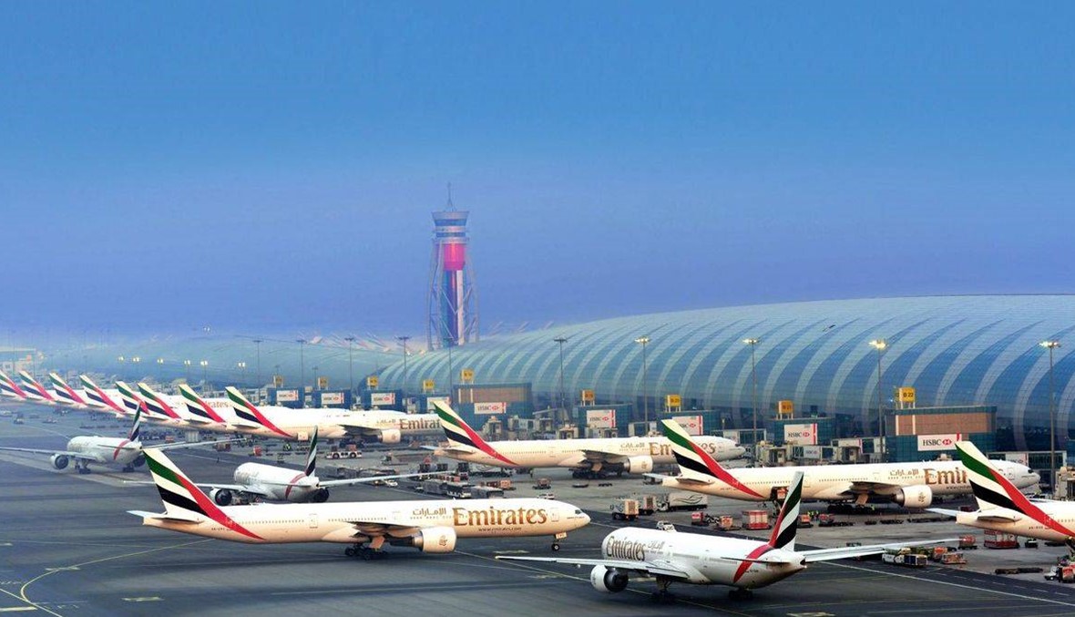 مطارات دبي: تحويل مسار رحلتين للاشتباه في نشاط طائرة مسيّرة