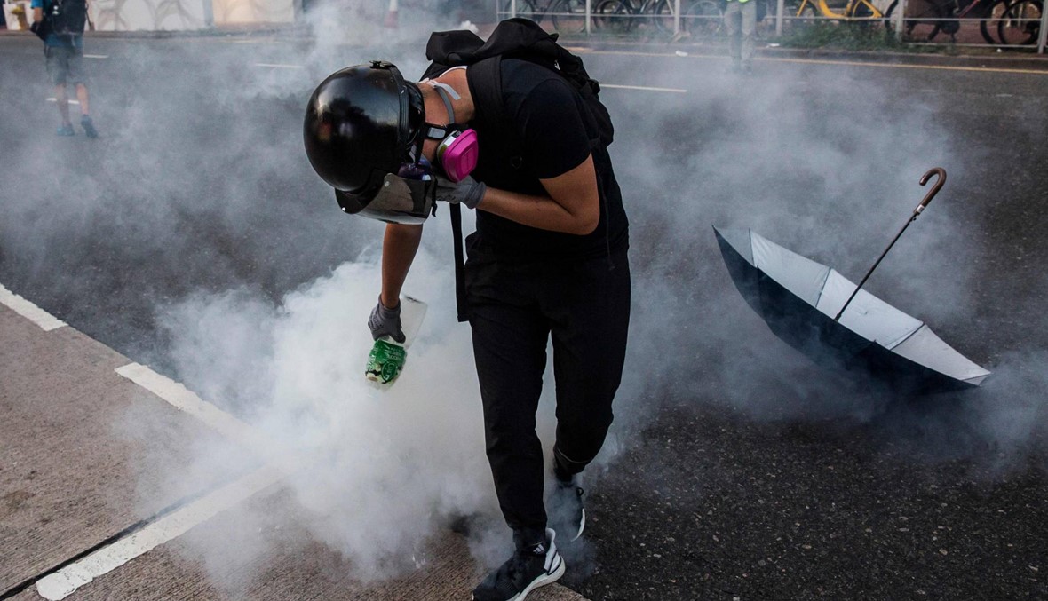 صدامات في هونغ كونغ: المتظاهرون يفشلون في تعطيل المطار