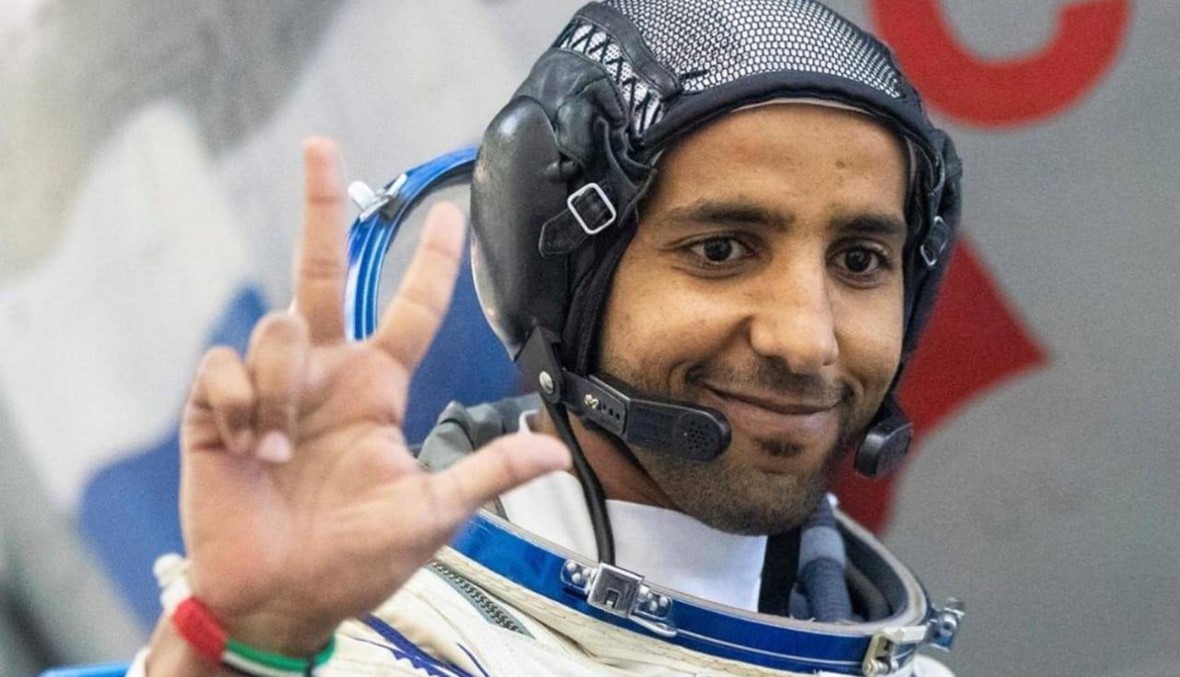 من هو هزاع المنصوري الذي يحمل غداً حلم الإمارات الى الفضاء؟