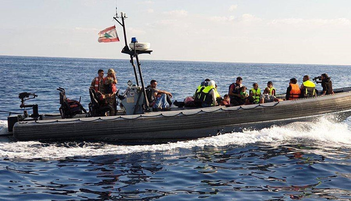 الجيش يوقف مركباً حاول المغادرة إلى قبرص بطريقة غير شرعية (صور)