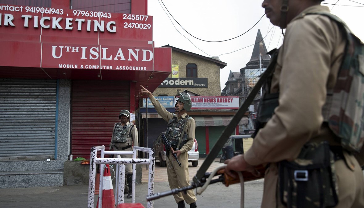 الشرطة الهندية تشدّد القيود في كشمير... تحذير من "حمّام دمّ"