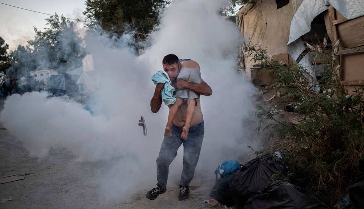 مصرع مهاجريّن بحريق شبّ في مخيّم للاجئين في اليونان