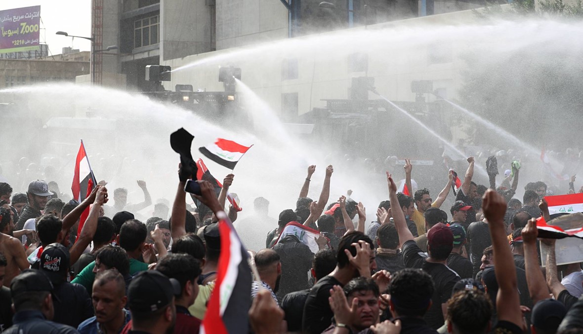 أكثر من ألف عراقي يتظاهرون في بغداد والأمن يفرّقهم بالرصاص: "سرقونا الحرامية"