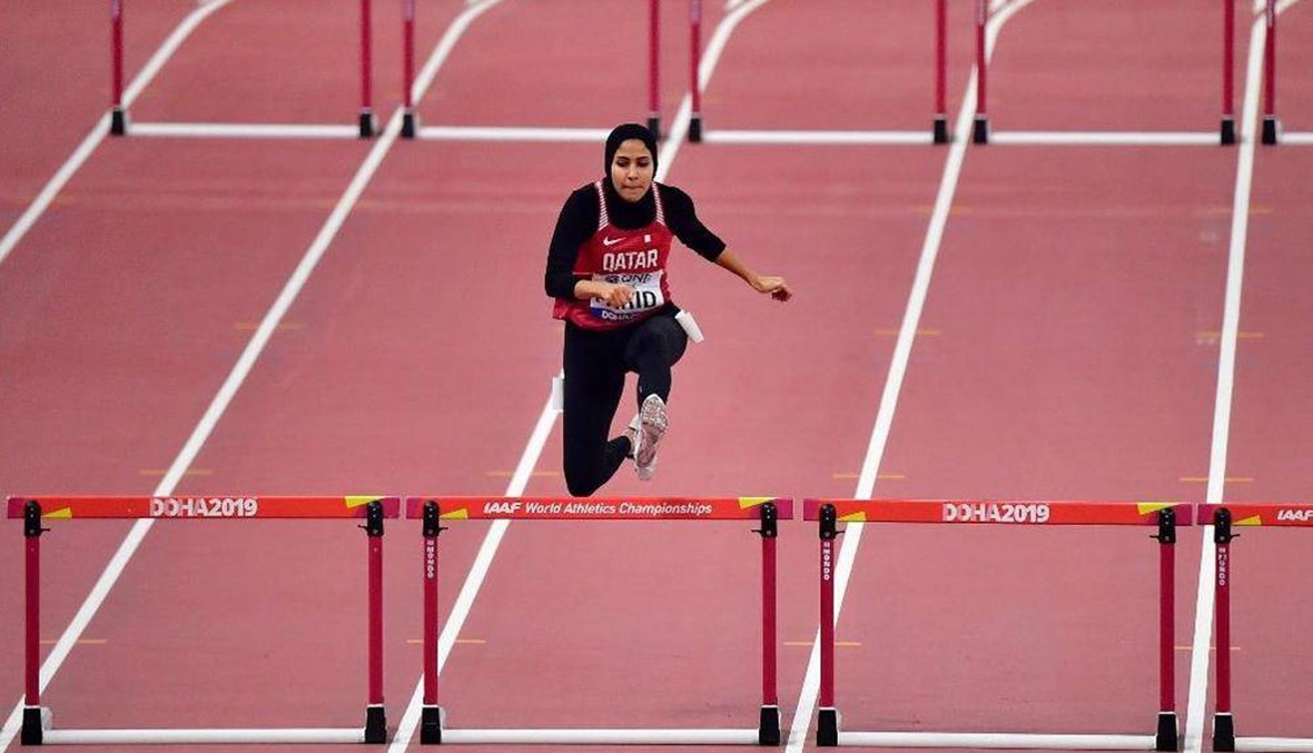 عداءة قطرية تنال تحية المشجعين في مونديال ألعاب القوى