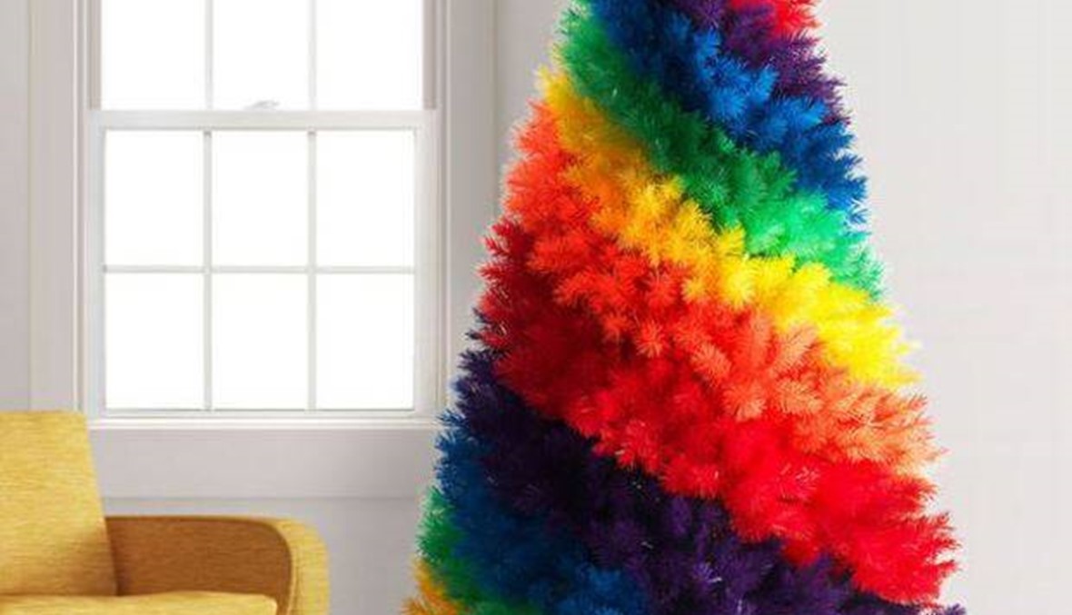 موضة جديدة لهذا العام: شجرة الميلاد بألوان قوس القزح