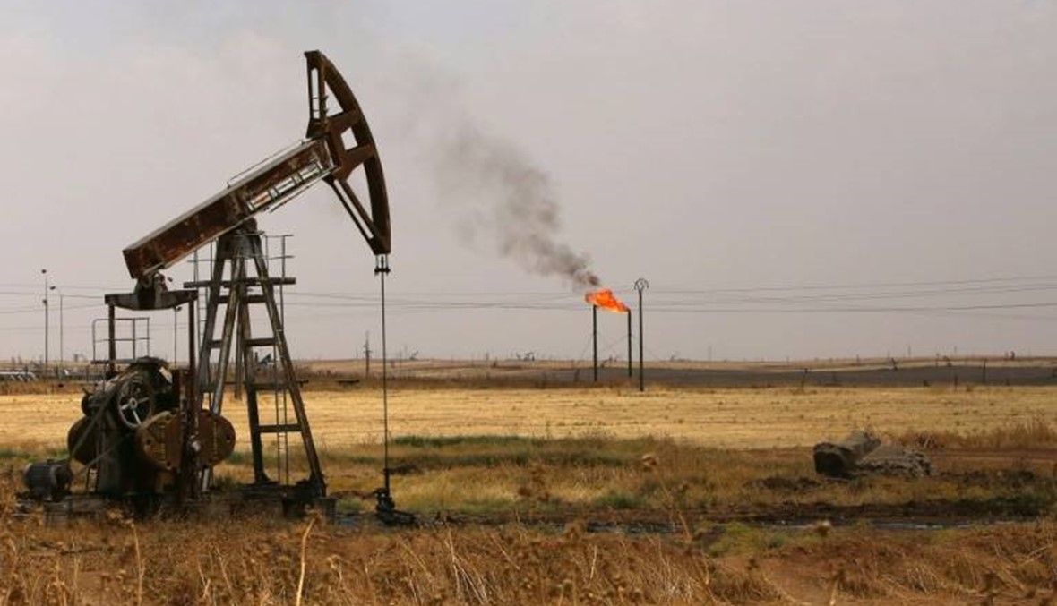 أسعار النفط تستقر متخلية عن مكاسب في ظل قتامة الآفاق الاقتصادية