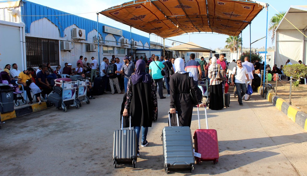 قوات حكومة الوفاق تتّهم قوات حفتر بقصف جوّي استهدف مطار مصراتة: إصابة شخص وطائرتين