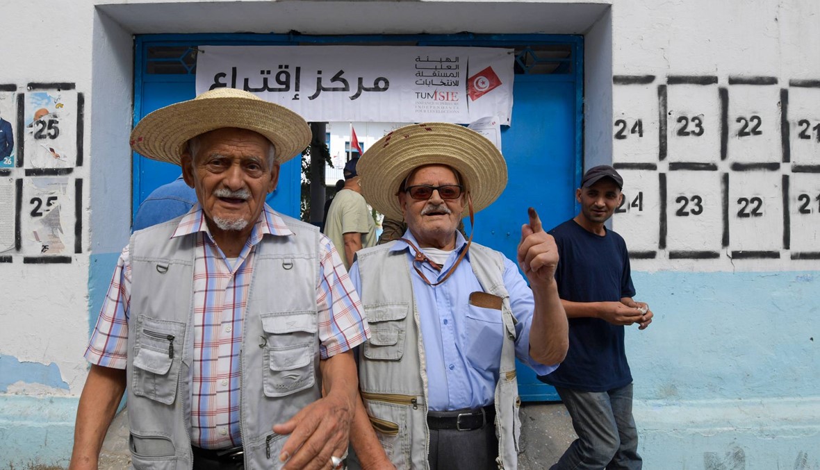 تونس تنتخب برلماناً جديداً: اقبال متدنٍ على الاقتراع... و"المناخ سلمي"