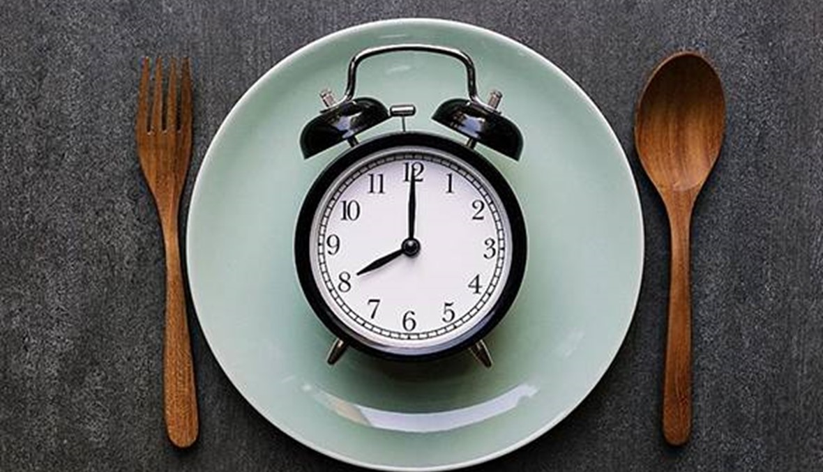 كيف يؤثر الوقت وكمية الطعام في زيادة السمنة؟