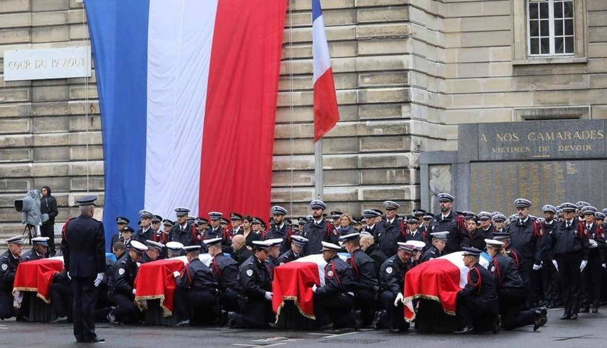 داعش ينشر في مجلته الأسبوعية خبراً عن عملية الطعن في باريس