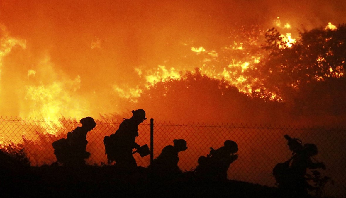 كاليفورنيا أعلنت حالة تأهب: حرائق اندلعت ودمّرت عشرات المنازل
