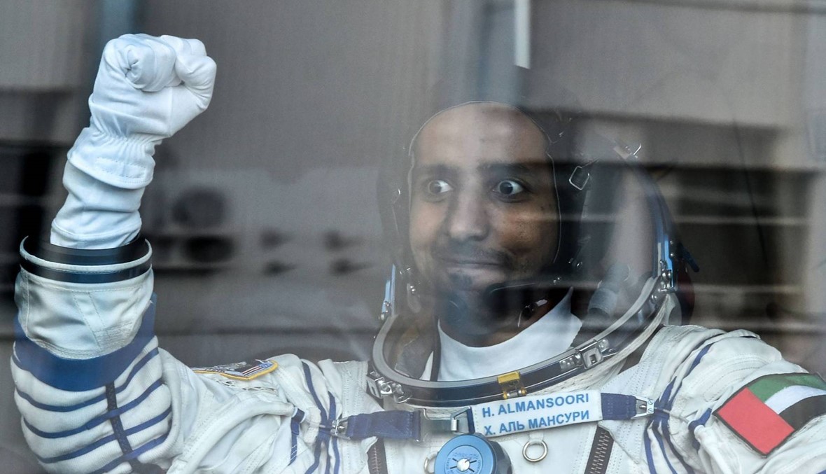 استقبال الأبطال لرائد الفضاء الإماراتي لدى عودته إلى بلاده