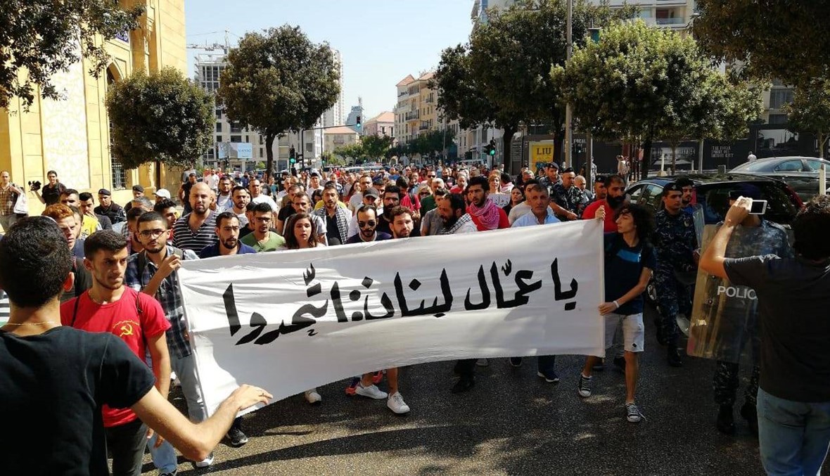 اعتصام لـ"الشيوعي" في بيروت... انتشار كثيف لمكافحة الشغب (صور وفيديو)
