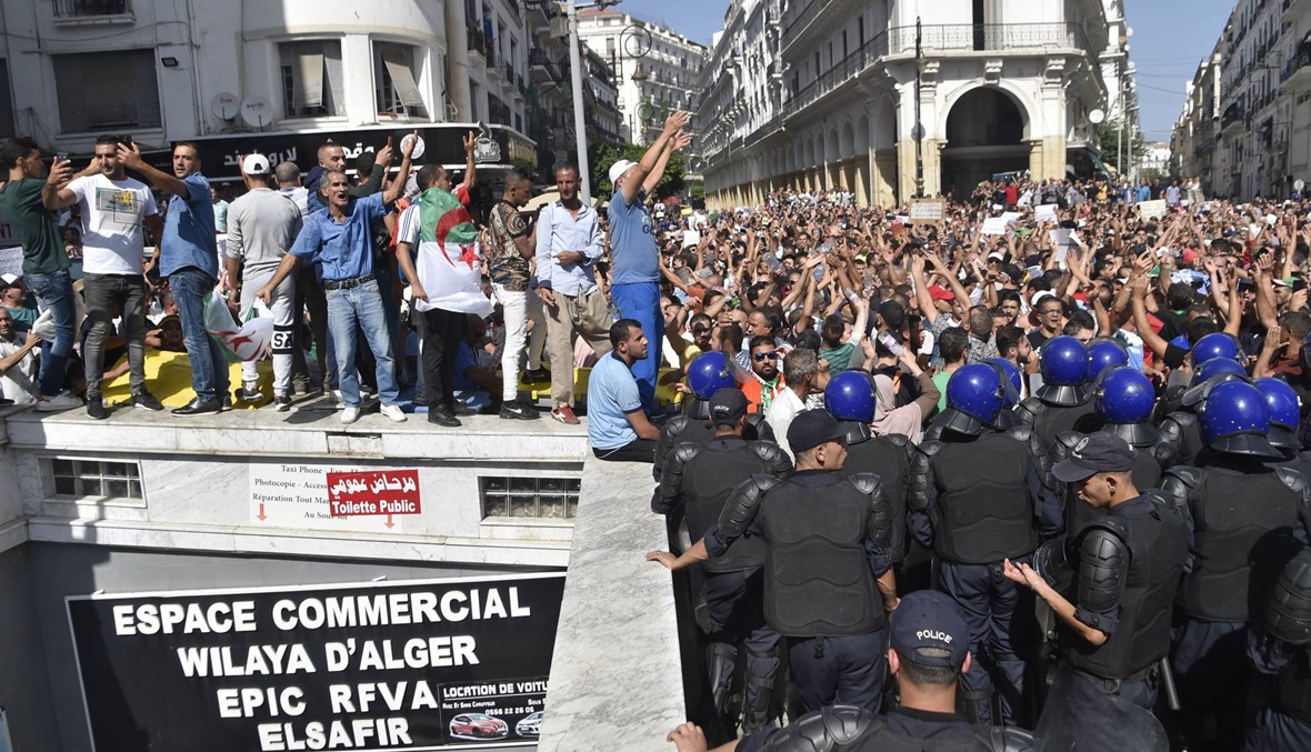 "خونة، تبيعون البلاد"... تظاهرات في الجزائر ضدّ مشروع قانون جديد للمحروقات
