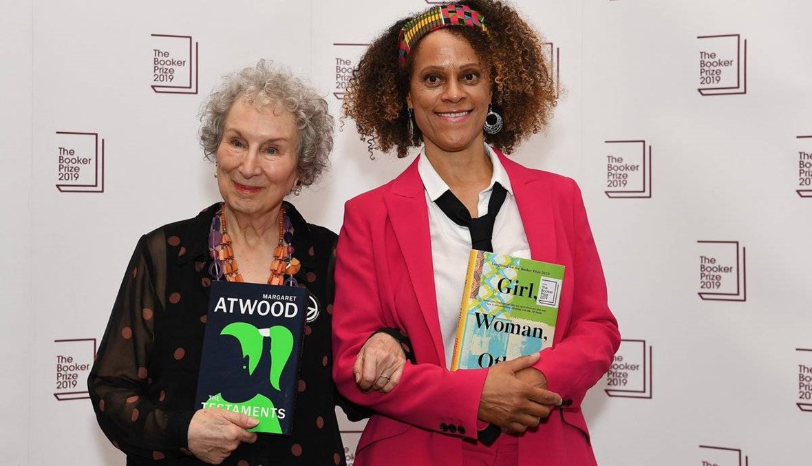 مارغريت أتوود وبرناردين إيفاريستو تتقاسمان جائزة "بوكر"