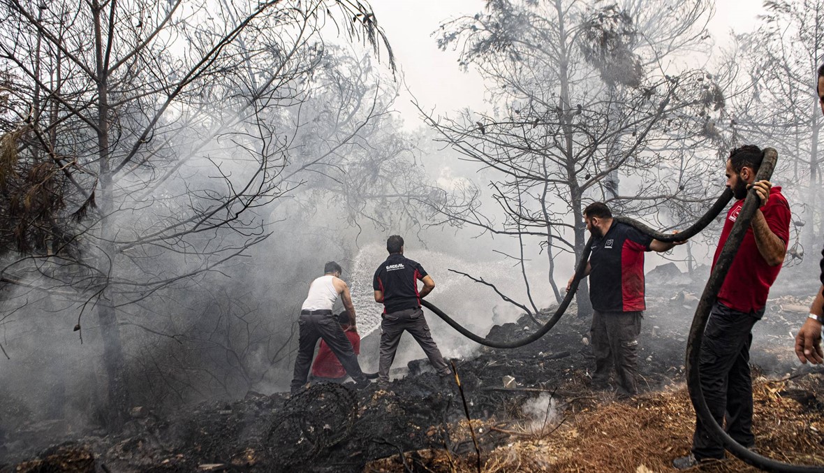 الدفاع المدني يخمد الحرائق باللحم الحي وبمعدات "شبه خردة"... فمتى يأخذ حقه؟ النيران تكشف فضيحة صيانة الـ"سيكورسكي" ولبنان يستنجد بقبرص  واليونان والأردن