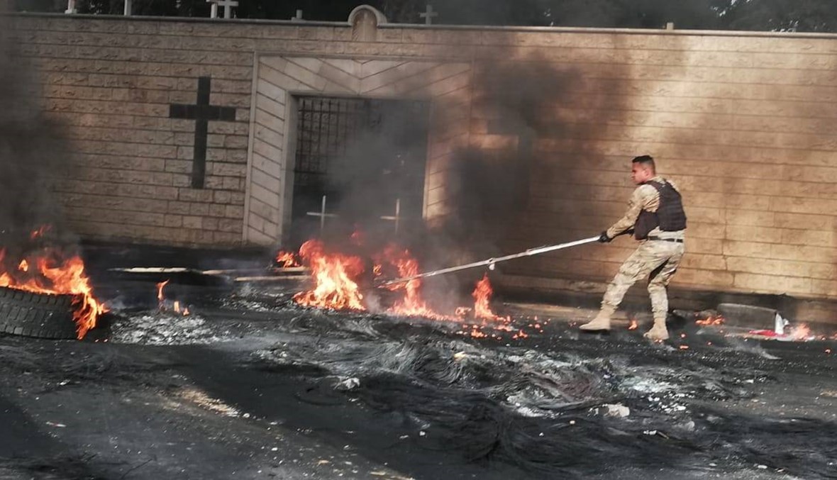 إقفال للطرق في البقاع والجيش يحاول فتحها