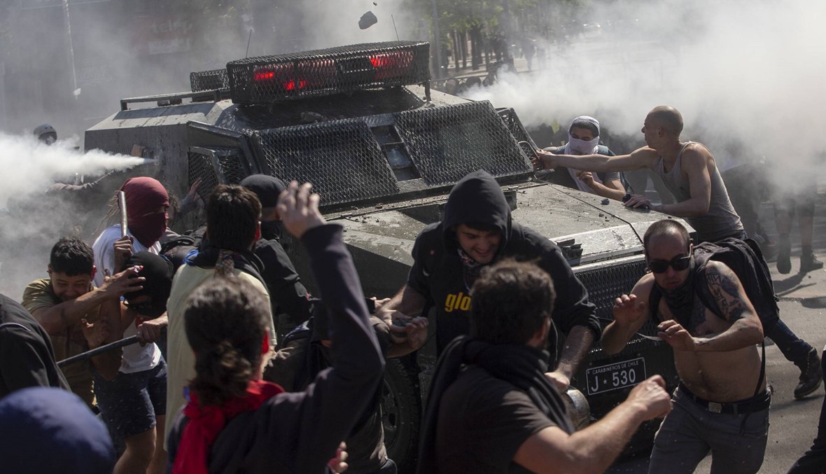 أعمال شغب تهزّ تشيلي: الحكومة توسّع نطاق حال الطوارئ