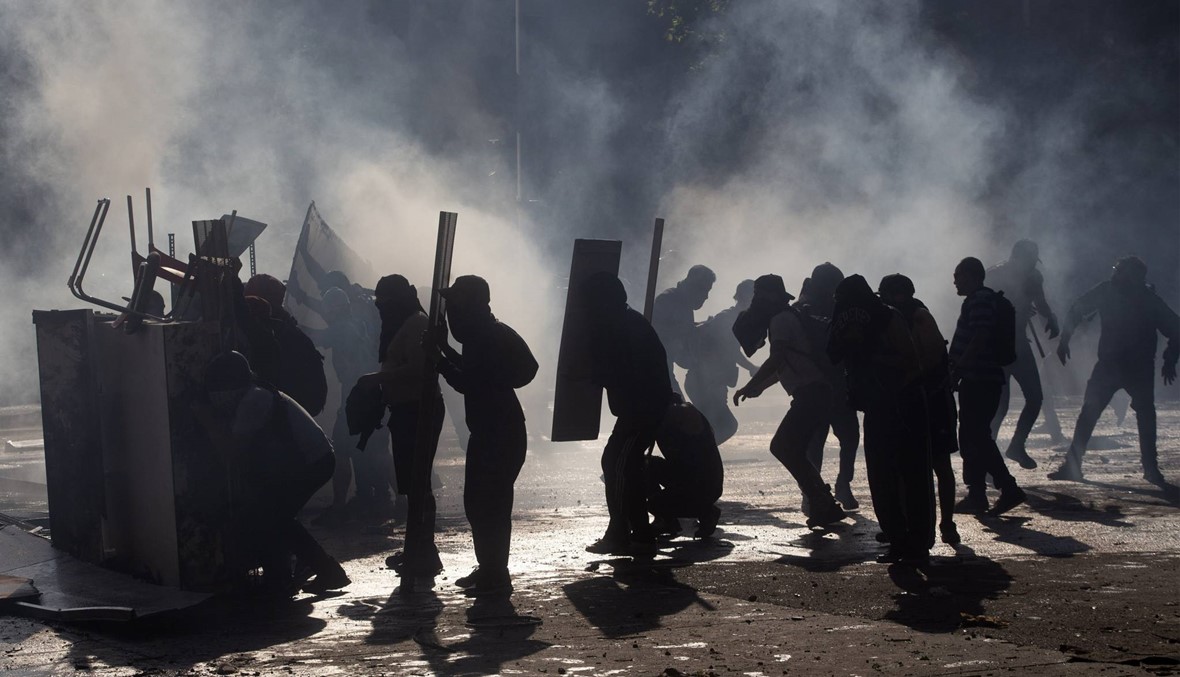 حظر تجوّل جديد في تشيلي: بينيرا يجتمع بالأحزاب سعياً لحل الأزمة