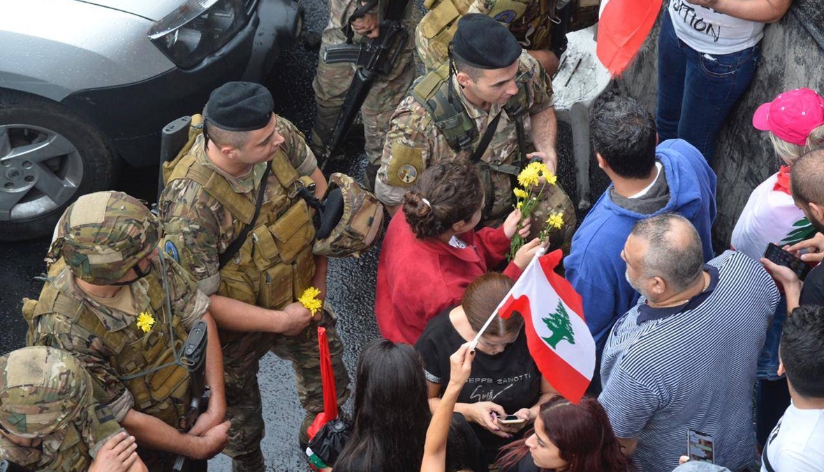"كلنا لبنانيون ونحن عائلة واحدة"... تعليق الجيش على التحرّكات