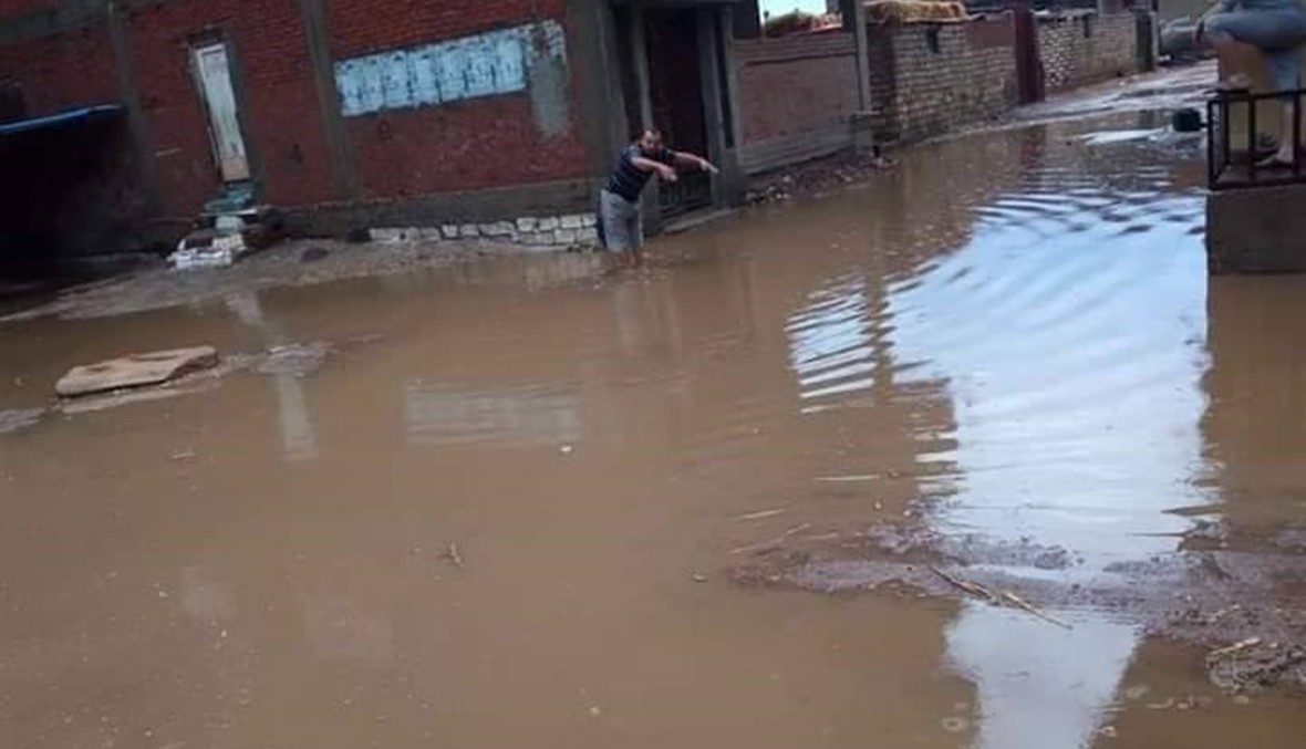 صعقٌ بالكهرباء وسقوط... وفيات وخسائر مصرية بسبب هطول الأمطار بغزارة (فيديو)