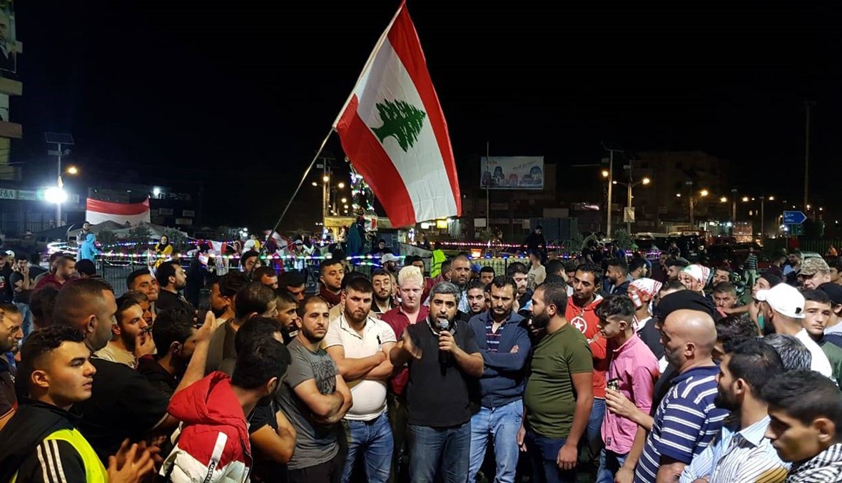 ساحتا الاعتصام في العبدة وحلبا تواصلان الحراك و"كلّن يعني كلّن"
