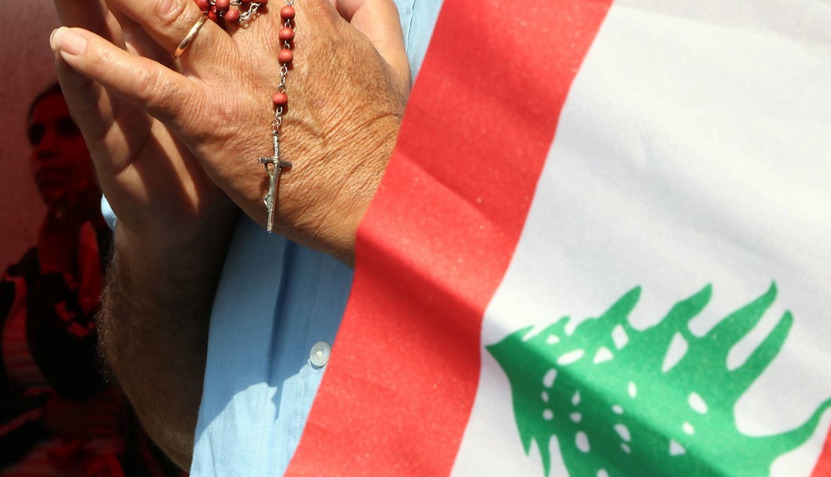 البابا فرنسيس يدعو إلى "الحوار" لإيجاد حلول "عادلة" في لبنان