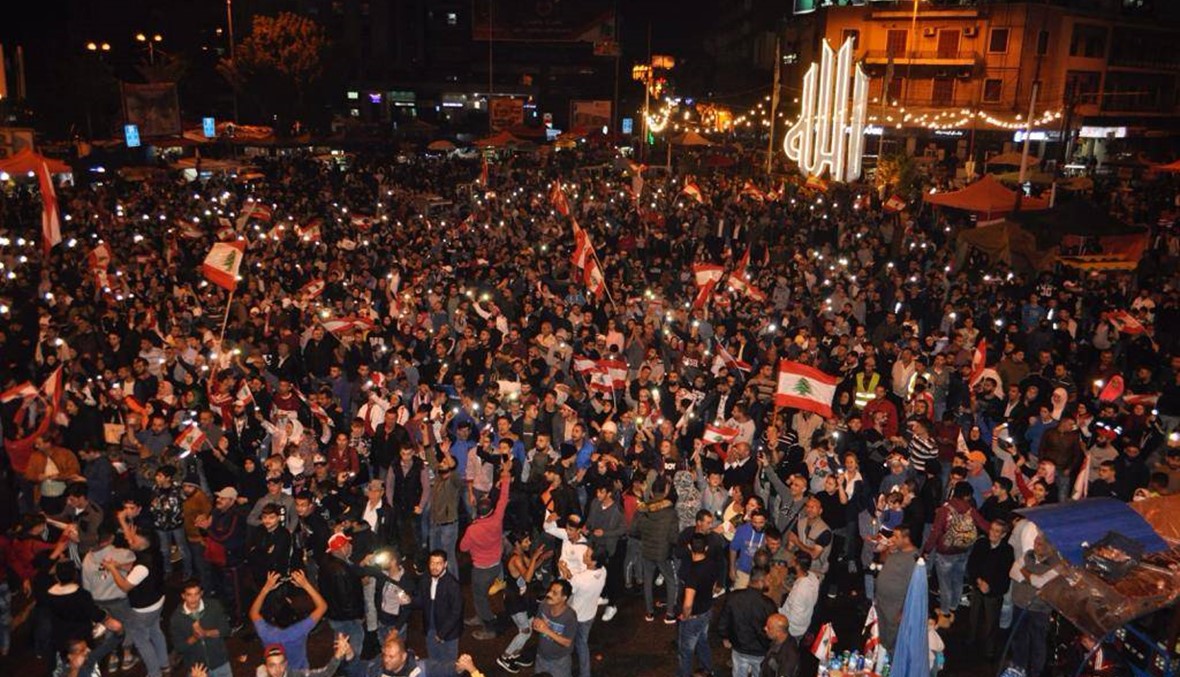 المطر يهطل بغزارة في طرابلس... والحشود تقاوم