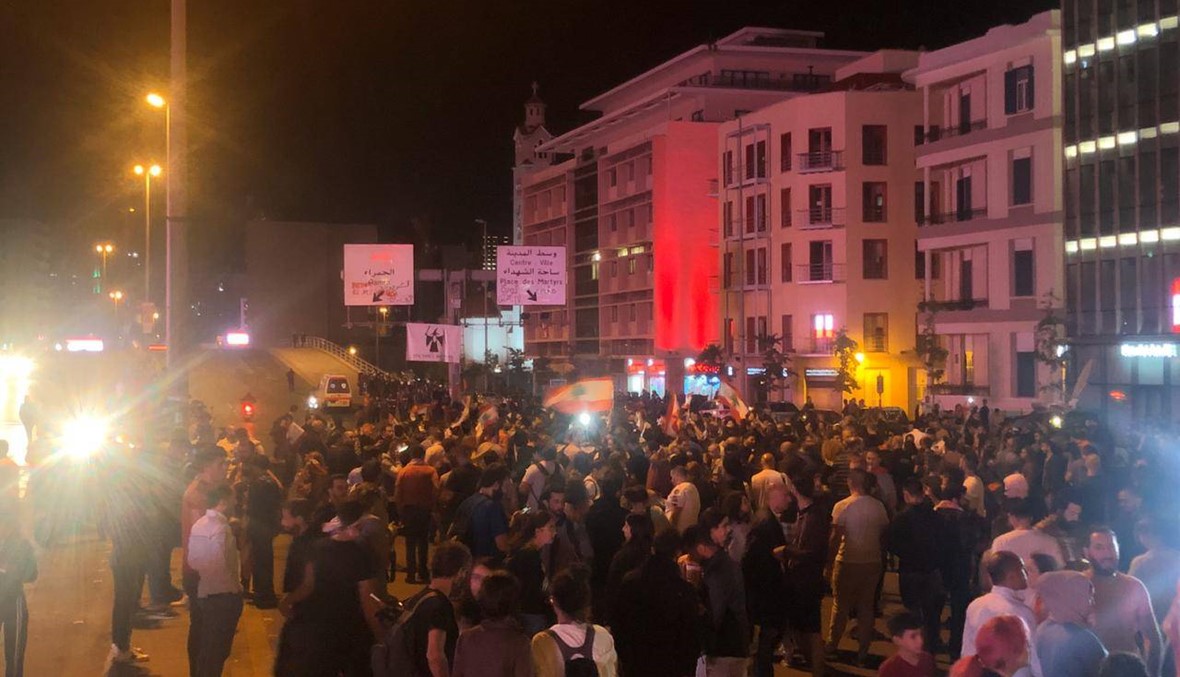 الشارع يغلي... مجموعات من الحراك تصرّ على قطع الطرق وغضب سني من استقالة الحريري