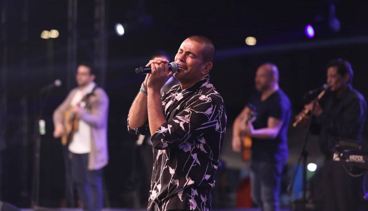 عمرو دياب يكشف مفاجآت في حفل "المنارة" (صورة)