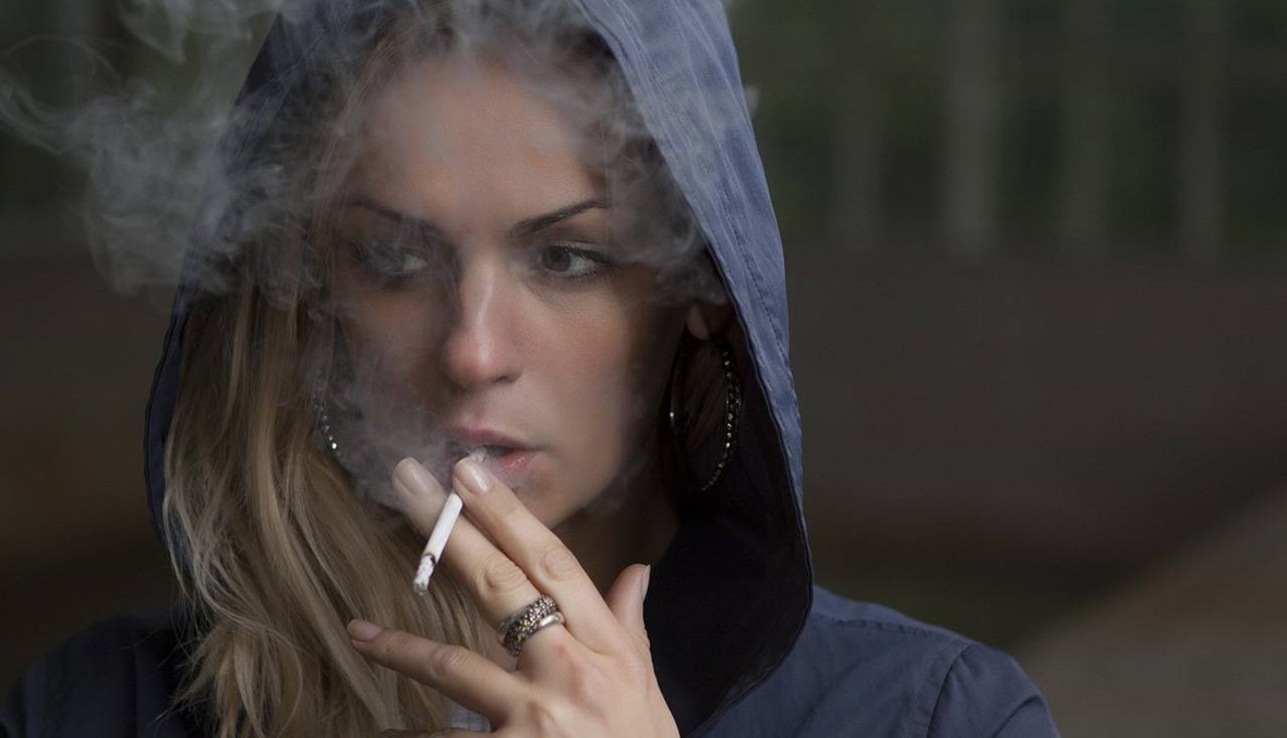 لماذا تواجه المرأة صعوبة أكبر في الإقلاع عن التدخين؟