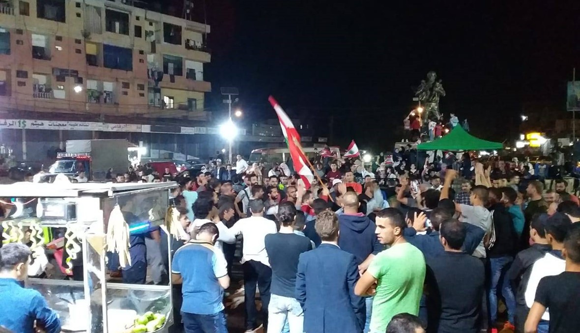 حشود كبيرة في حلبا والعبدة ودعوات لقطع الطرق غداً