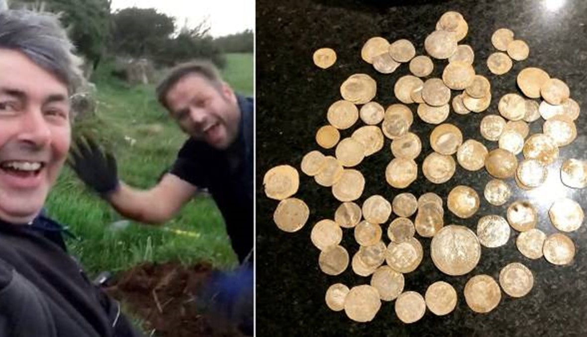 خبيران عثرا على قطع نقدية بقيمة 100 ألف جنيه استرليني أثناء البحث عن خاتم خطوبة صديقهما
