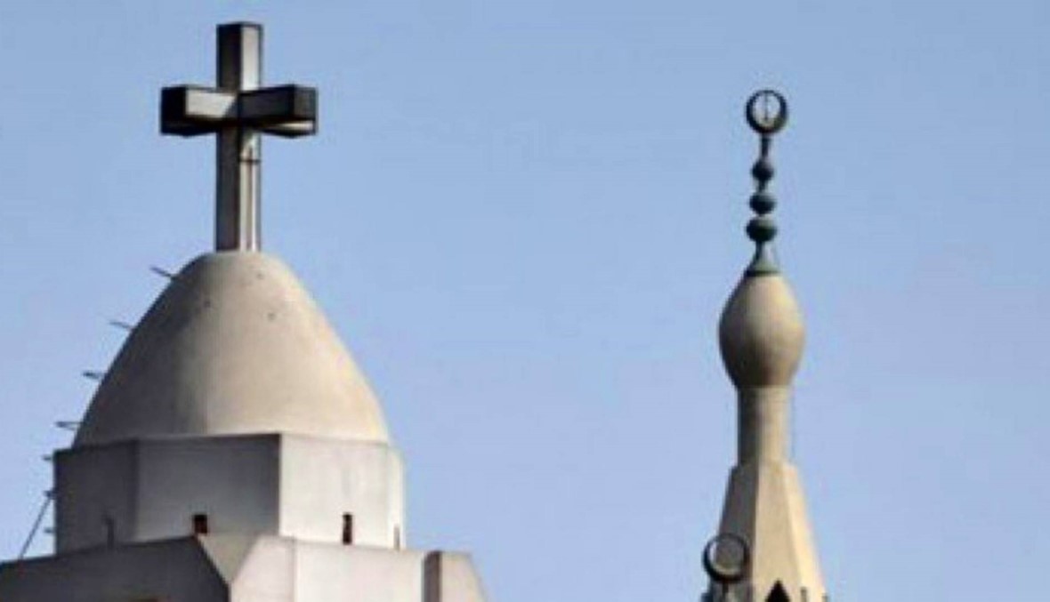 أطفال كنيسة مصرية يزورون مسجداً للتهنئة بالمولد النبوي