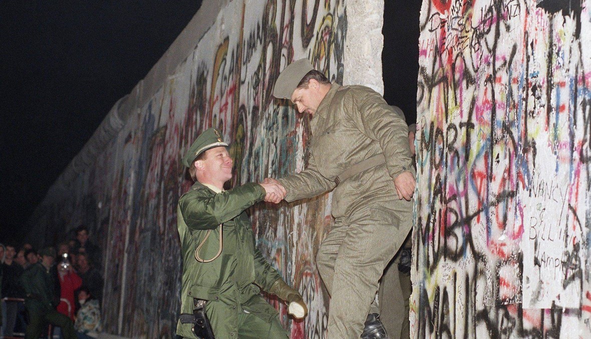 جدار برلين الاسمنتيّ سقط منذ 30 عاماً... ماذا عن الجدار النفسيّ؟