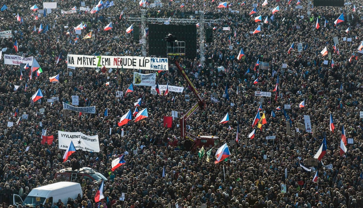 اكثر من 200 ألف متظاهر في براغ ضد رئيس الوزراء