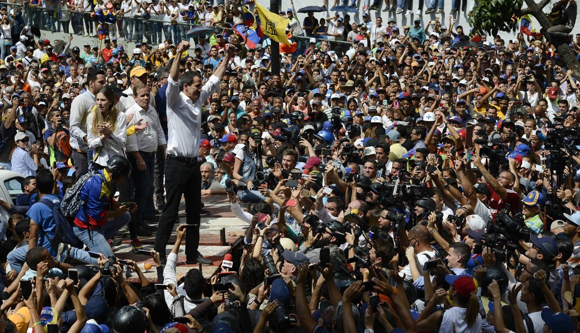 غوايدو يحشد آلاف المتظاهرين ضدّ مادورو... للإفادة من أحداث بوليفيا